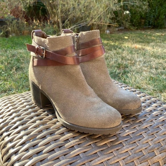 Sam Edelman Woman’s Chelsea Boots - Picture 10 of 11